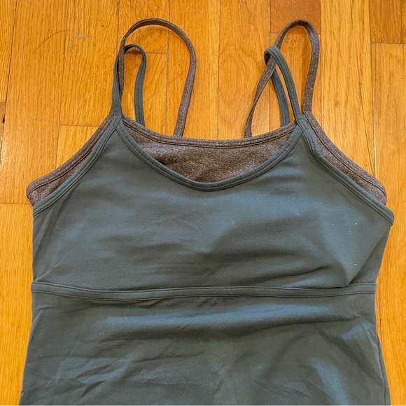 GAPFit forest green tank top with built in heathered gray bra - Picture 4 of 4